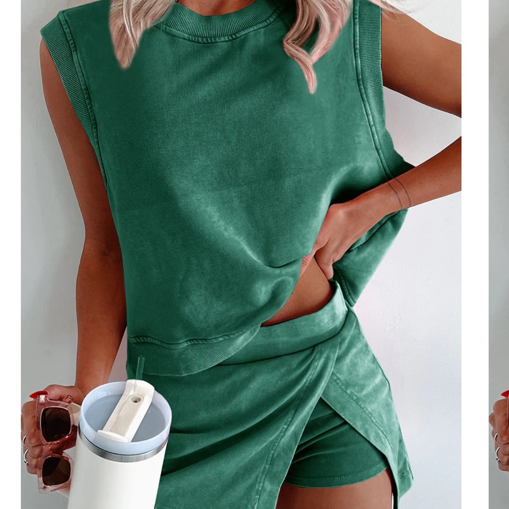 Green Sleeveless Women's Top and Skirt Set
